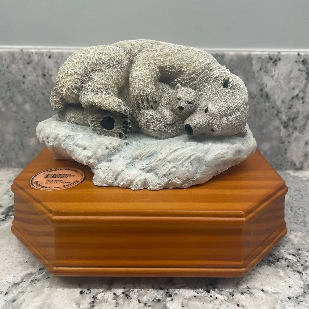 National Geographic Polar Bear Music Box Plays A Dream Is A Wish Your Heart Make